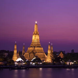 Thailand, Bangkok, Wat Arun and Chao Phraya River