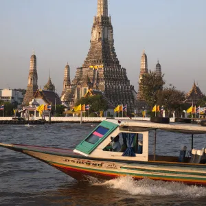 Thailand, Bangkok, Wat Arun and Chao Praya River