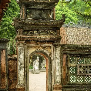Tomb of the First Emperor, Hoa Lu (ancient capital of Vietnam in 10-11th centuries), Ninh Binh, Vietnam Tomb of the First Emperor, Hoa Lu (ancient capital of Vietnam in 10-11th centuries), Ninh Binh, Vietnam