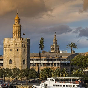 Torre del Oro watchtower with Giralda bell tower in the background, Seville, Andalusia