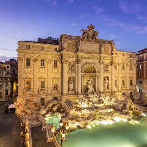 Fuente de Trevi y Palacio Poli en Roma, Lazio, Italia Fuente de Trevi y Palacio Poli en Roma, Lazio, Italia