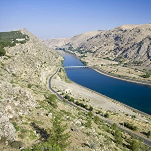 Turkey, Eastern Turkey, near Adiyaman, Ataturk Dam - part of GAP (Southeastern Anatolia