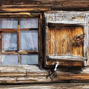 Detail of a typical house in the walser small village of Sertig Dorfli. Sertigtal