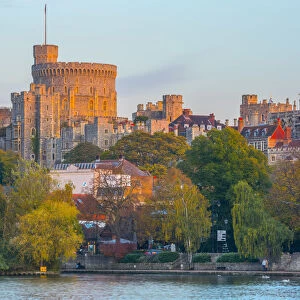 UK, England, Berkshire, Windsor, Windsor Castle from River Thames