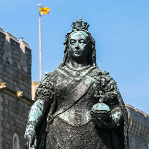 UK, England, Berkshire, Windsor, Windsor Castle, Queen Victoria statue