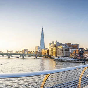 UK, England, London, Southwark, Tate Modern from Millennium Bridge over River Thames