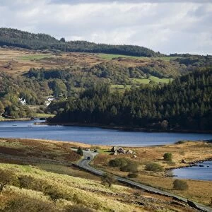 UK, North Wales, Snowdonia. View east along Llyn Mymbr towards Plas y Brenin