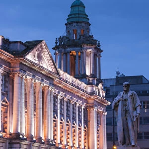 UK, Northern Ireland, Belfast, Belfast City Hall, exterior, dusk