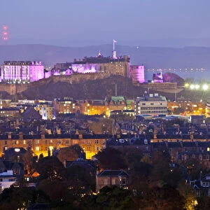 UK, Scotland, Lothian, Edinburgh, Twilight view of the Castle from the Blackford Hill