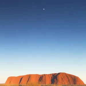 Uluru (UNESCO World Heritage Site) at dawn, Uluru-Kata Tjuta National Park, Northern