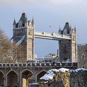 United Kingdom, England, London, view of the Tower Bridge in snow from the Tower of