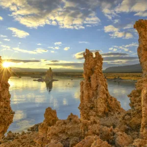 USA, California, Eastern Sierra, Mono Lake sunrise