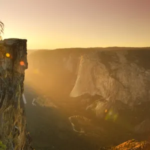 USA, California, Yosemite National Park, Taft Point, elevated view of El Capitan