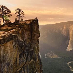 USA, California, Yosemite National Park, Taft Point, elevated view of El Capitan