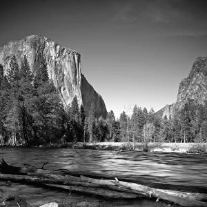 USA, California, Yosemite National Park, Merced River