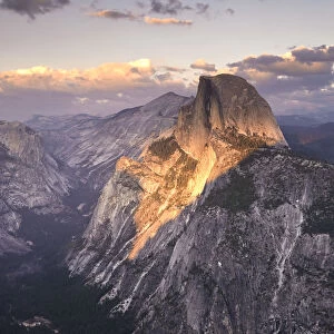 USA, California, Yosemite National Park, Glacier Point, view of Half Dome Mountain