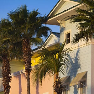 USA, Florida, Gulf Coast, Fort Myers Beach, pastel buildings and palm trees