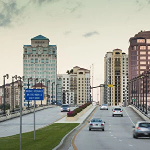 USA, Florida, West Palm Beach, city view with Royal Park Bridge