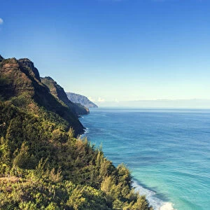 USA, Hawaii, Kauai, view of cliffs in the Na Pali Coast State Park from the Kalalau Trail