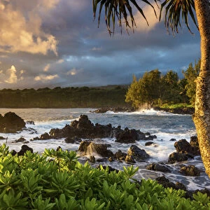 USA, Hawaii, Maui, Keanae Beach, morning light