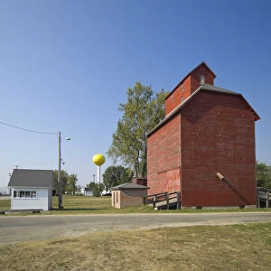 USA, Illinois, Route 66, Atlanta, restored JH Hawes Grain Elevator and water tower