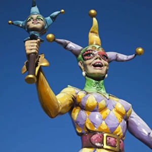USA, Louisiana, New Orleans, Riverwalk, Mardi Gras jester statue