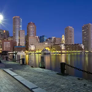 USA, Massachusetts, Boston, skyline and inner harbour including Rowes Wharf