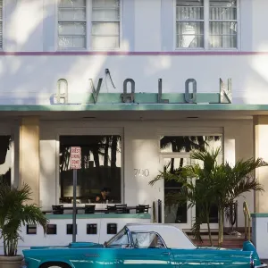USA, Miami Beach, South Beach, Ocean Drive, Avalon Hotel and 1957 Thunderbird car USA, Miami Beach, South Beach, Ocean Drive, Avalon Hotel and 1957 Thunderbird car