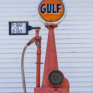 USA, New England, Vermont, Plymouth, antique gasoline pump