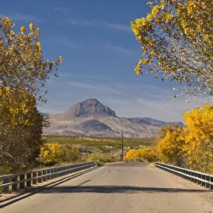 USA, New Mexico, Bridge over the Rio Grande near Socorro. Strawberry Peak