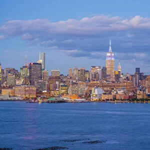 USA, New York, Manhattan, Midtown Manhattan and Empire State Building across Hudson River