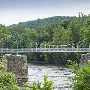 USA, Pennsylvania, Bucks County, New Hope, Delaware River pedestrian bridge