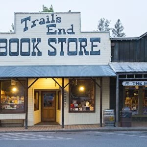 USA, Washington, Okanogan County, Winthrop, Book Store at dusk