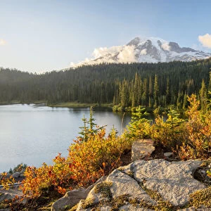 USA; West Coast; Washington; Mount Rainier National Park, Reflection lake