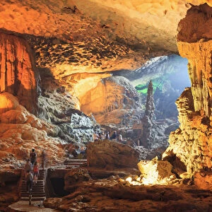 Vietnam, Halong Bay, Sung Sot Cave