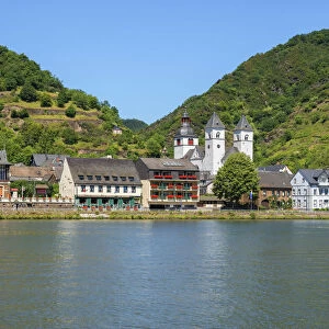 View at Treis-Karden with St. Castor Collegiate Church (Moseldome), Mosel Valley