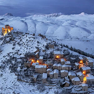 Village and the castle of Rocca Calascio covered with snow, Rocca Calascio, Gran Sasso e Monti della Laga National Park, Apennines, L'Aquila province, Abruzzo region, Italy