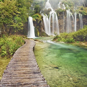 Waterfall and wooden footbridge - Croatia, Lika-Senj, Plitvice Lakes - Plitvice Lakes