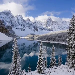 Wenkchemna Peaks (Ten Peaks) & Moraine lake