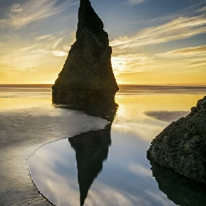 Wizards Hat at Sunset, Bandon Beach, Oregon, USA