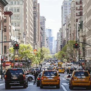 Yellow cabs on 5th avenue, midtown Manhattan, New York city, USA