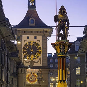 Zahringerbrunnen statue & Zytglogge (clock tower), Kramgasse, Bern (capital city), Berner Oberland, Switzerland