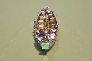 Images Dated 19th January 2021: More than 100 cows squeeze onto a tiny boat as they are transported to market