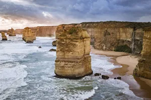 Images Dated 18th January 2017: 12 Apostles, Great Ocean Road, Victoria, Australia