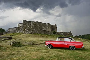 The 13th century old castle of Lindoso, keeping an eye on the Spanish mountains ahead