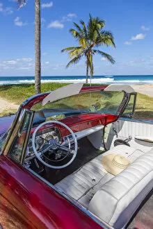 Images Dated 17th February 2015: 1959 Dodge Custom Loyal Lancer Convertible, Playa del Este, Havana, Cuba