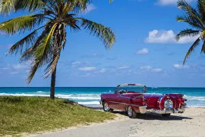Images Dated 16th February 2015: 1959 Dodge Custom Loyal Lancer Convertible, Playa del Este, Havana, Cuba