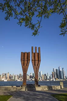 Images Dated 18th May 2022: 911 Memorial & Midtown Manhattan skyline from New Jersey, New York City, USA