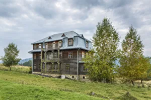 Abandoned wooden house, Osada Czorsztyn, Kluszkowce, Poland