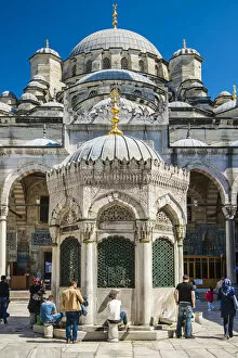 Images Dated 23rd June 2015: Ablution fountain in the courtyard of Yeni Cami or New Mosque, Istanbul, Turkey